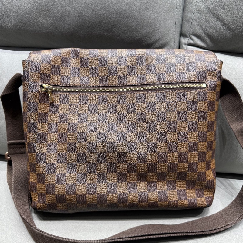 95新LV男士斜挎包 編號CA1131 尺寸34*28*7cm-1