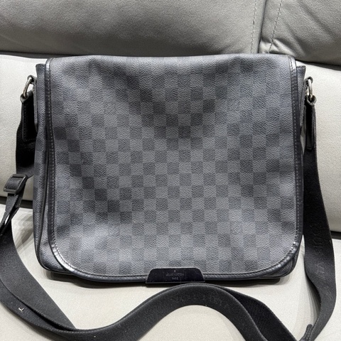 95新LV GM黑棋盤格斜挎包 無裂 編號SP1141 尺寸34*24*8cm