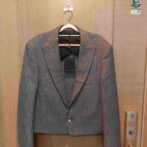 全新 Lv/路易威登 SS24 菲董聯名系列 棋盤格提花短款寬松長袖夾克外套 男款 灰色 54碼全新帶吊牌。