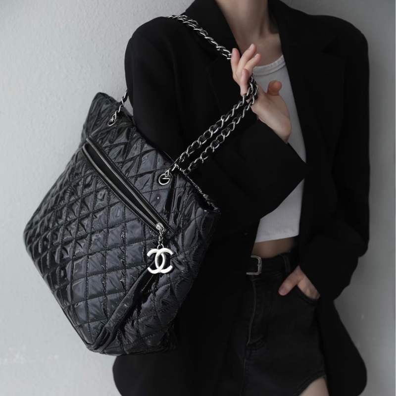 🕯️香奈兒個性女孩 Chanel 黑銀小牛漆皮大托特包A48898-0