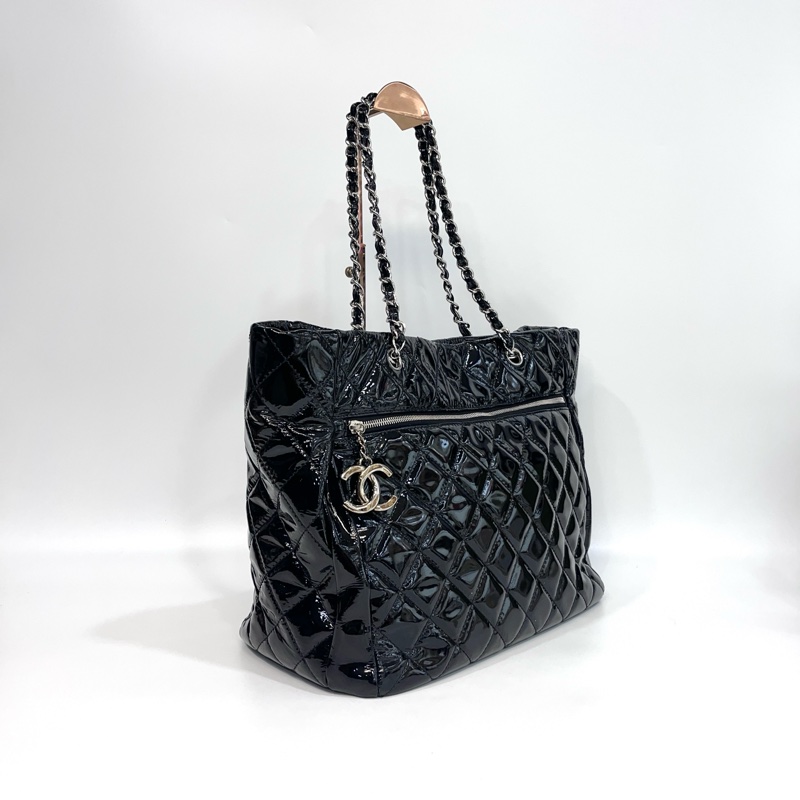 🕯️香奈兒個性女孩 Chanel 黑銀小牛漆皮大托特包A48898-5