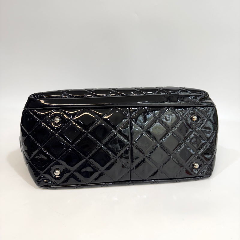 🕯️香奈兒個性女孩 Chanel 黑銀小牛漆皮大托特包A48898-9