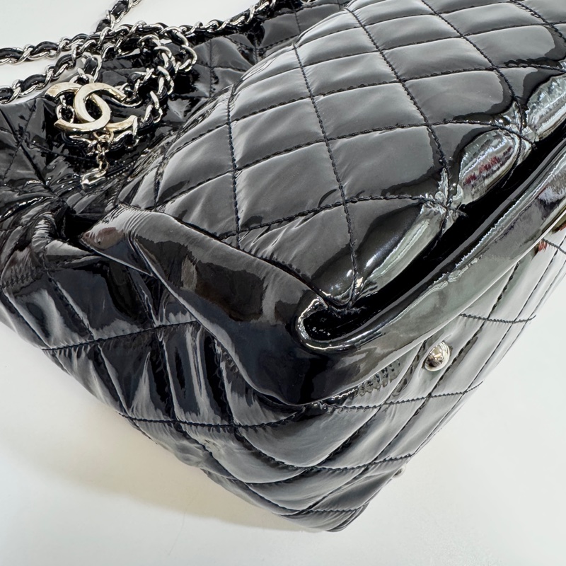 🕯️香奈兒個性女孩 Chanel 黑銀小牛漆皮大托特包A48898-10