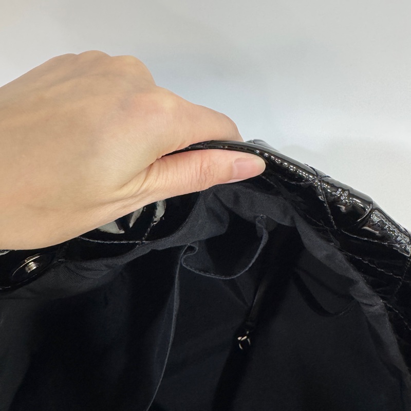 🕯️香奈兒個性女孩 Chanel 黑銀小牛漆皮大托特包A48898-15