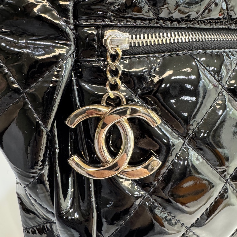 🕯️香奈兒個性女孩 Chanel 黑銀小牛漆皮大托特包A48898-22