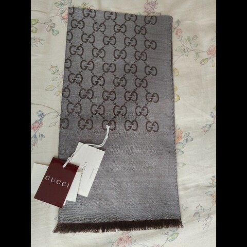 GUCCI 薄桑蠶絲雙面滿版圍巾（灰色）