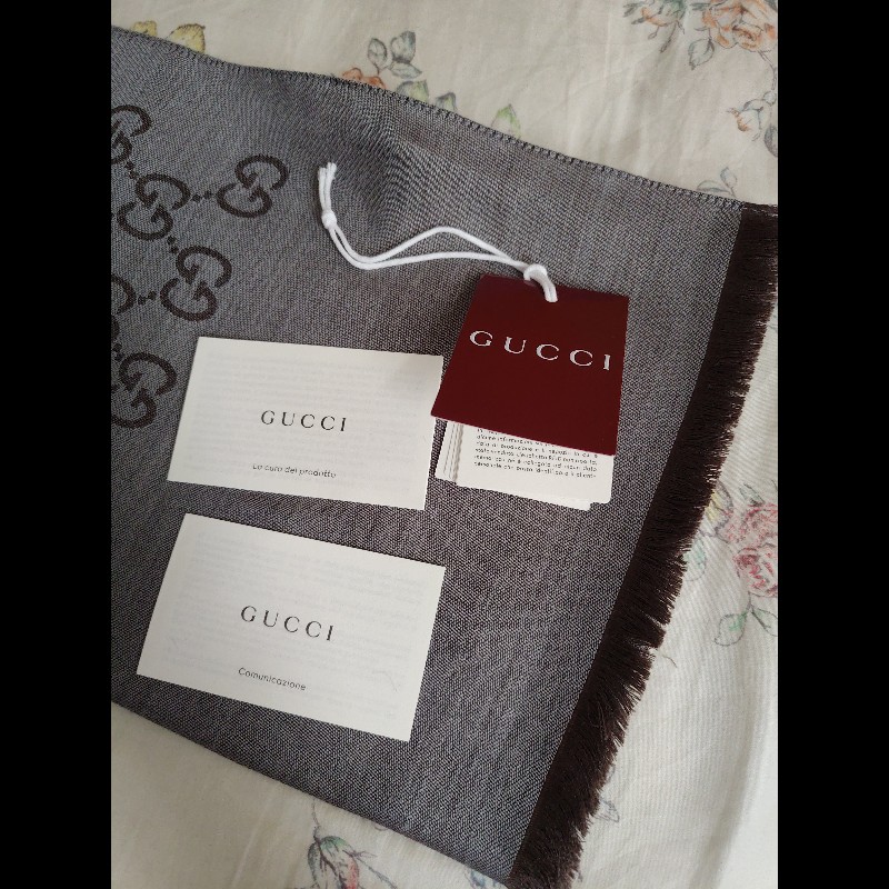 GUCCI 薄桑蠶絲雙面滿版圍巾（灰色）-2