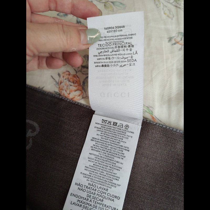 GUCCI 薄桑蠶絲雙面滿版圍巾（灰色）-4