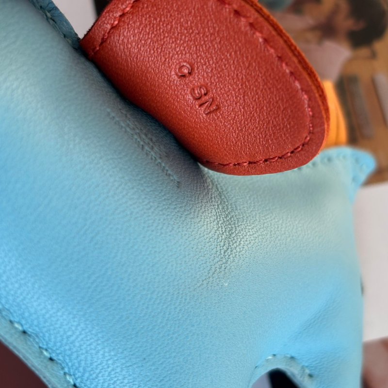 ::HERMES:: Rodeo小羊皮馬兒吊飾 (中/水藍X棕)-2