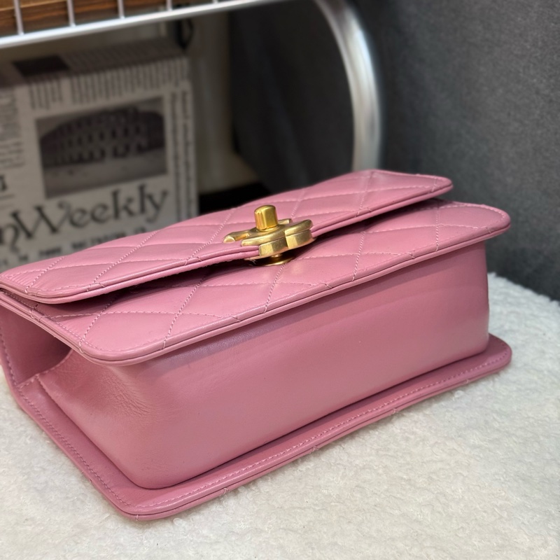 （2025/11月櫃上保養）Chanel雙金球粉色斜背包✨最新晶片款-4