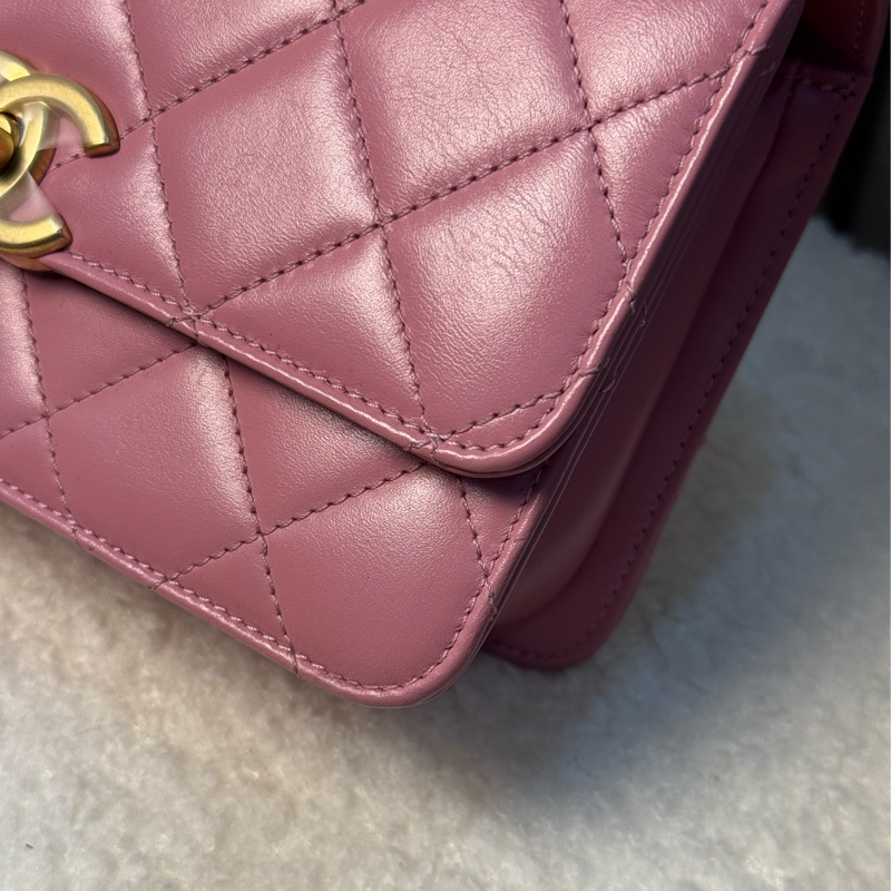 （2025/11月櫃上保養）Chanel雙金球粉色斜背包✨最新晶片款-7