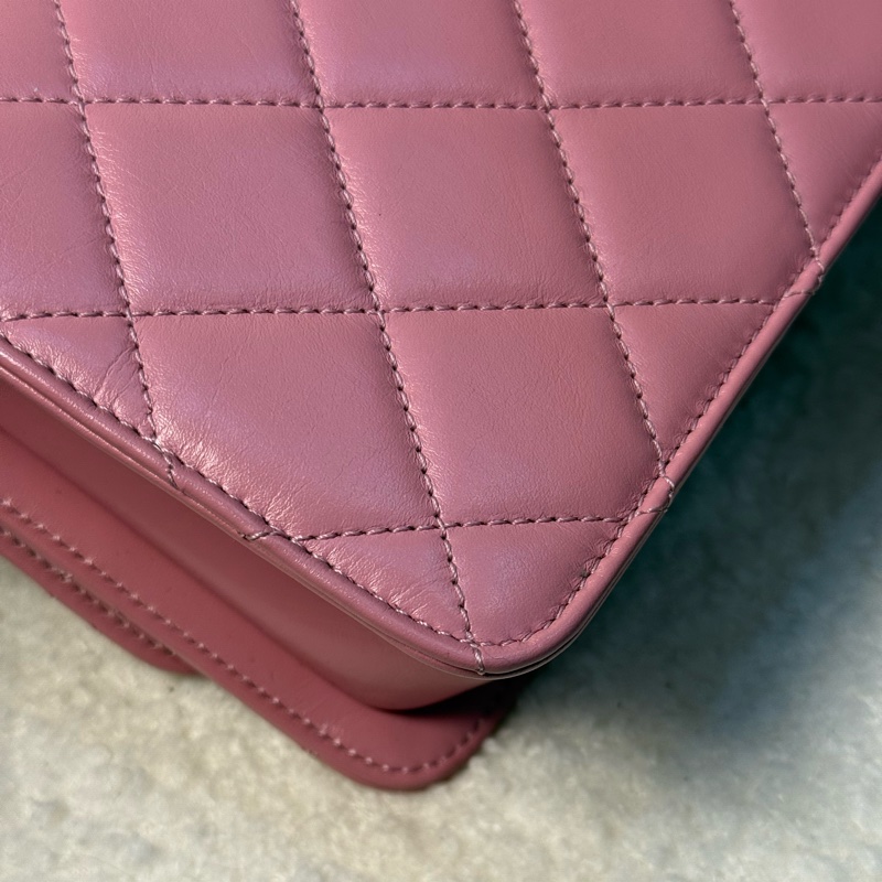 （2025/11月櫃上保養）Chanel雙金球粉色斜背包✨最新晶片款-9