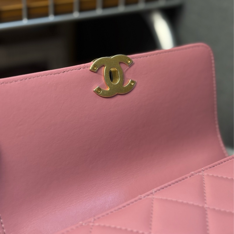 （2025/11月櫃上保養）Chanel雙金球粉色斜背包✨最新晶片款-12
