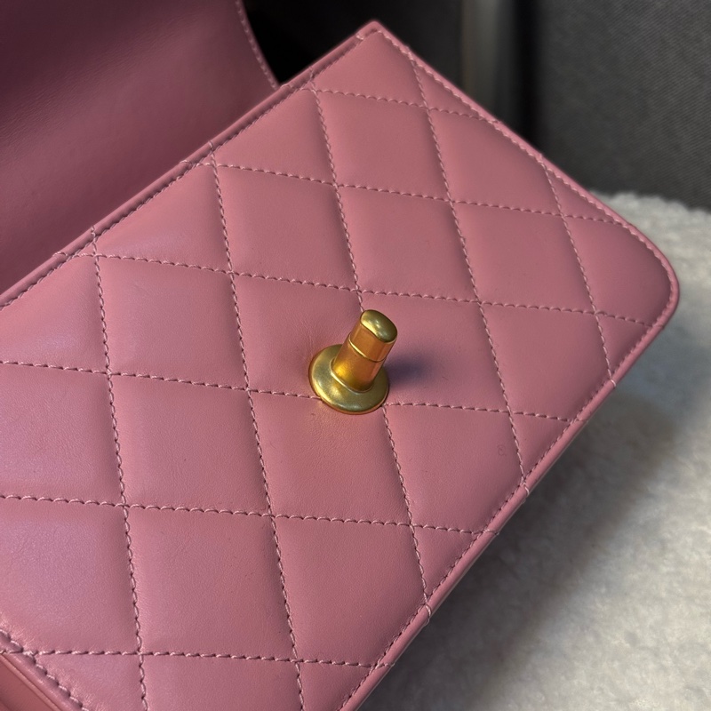 （2025/11月櫃上保養）Chanel雙金球粉色斜背包✨最新晶片款-13