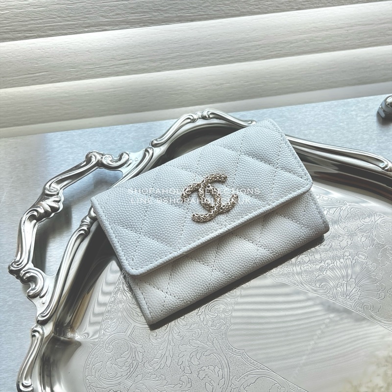 Chanel金色簍空logo單層卡夾包白色牛皮內裡粉紅色AP3187-0