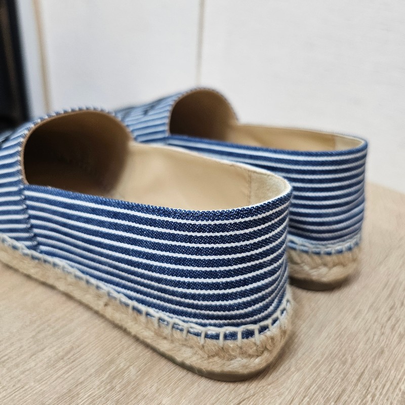 [福利出清☺️] Chanel 白藍線條帆布鉛筆鞋-2