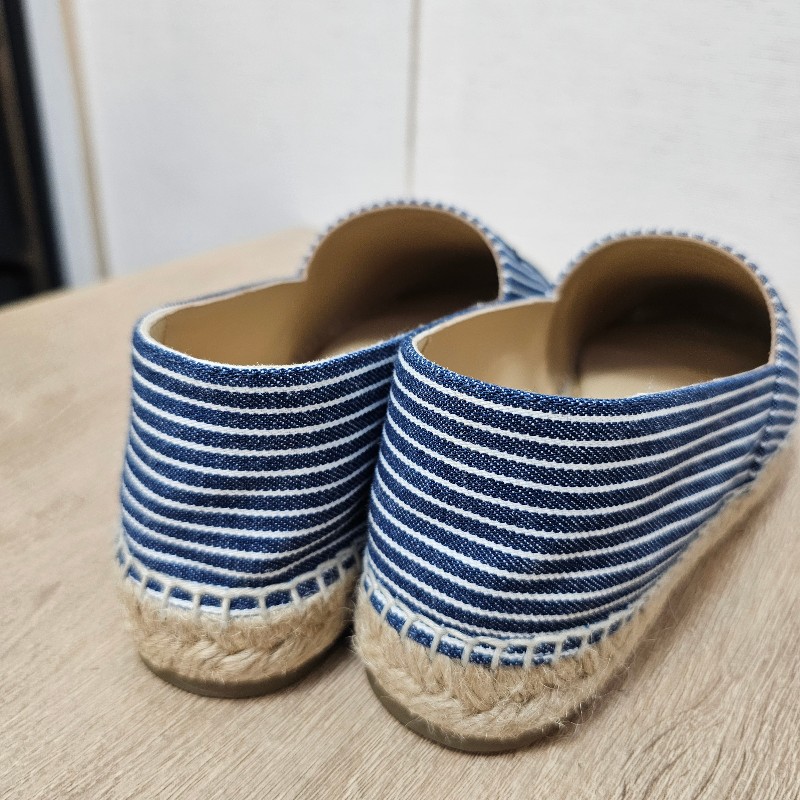 [福利出清☺️] Chanel 白藍線條帆布鉛筆鞋-3