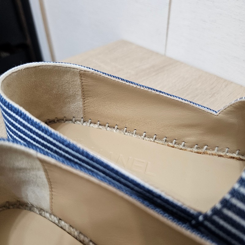 [福利出清☺️] Chanel 白藍線條帆布鉛筆鞋-10