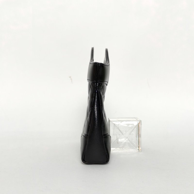 CHANEL 31BagNano橫版20.5黑色羊皮鐳射標淺金扣肩背包-1