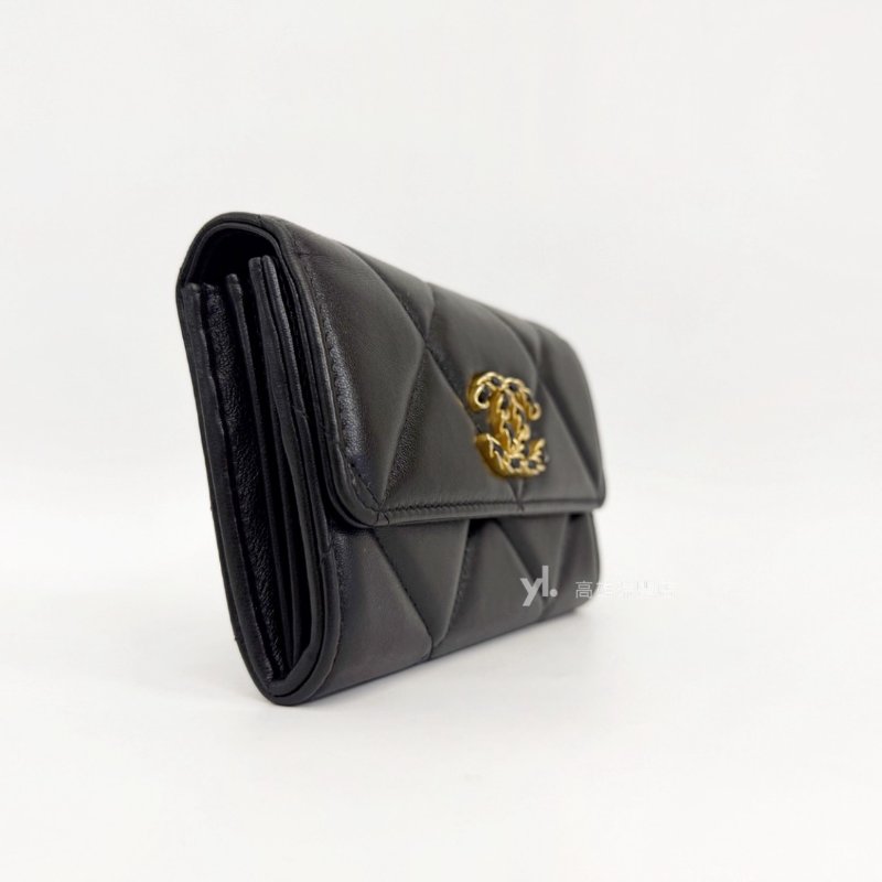 ❣Chanel 黑羊皮霧金釦19下蓋6卡中夾-2