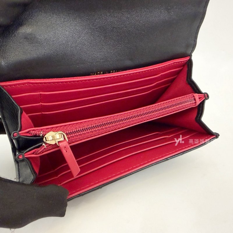 ❣Chanel 黑羊皮霧金釦19下蓋6卡中夾-9