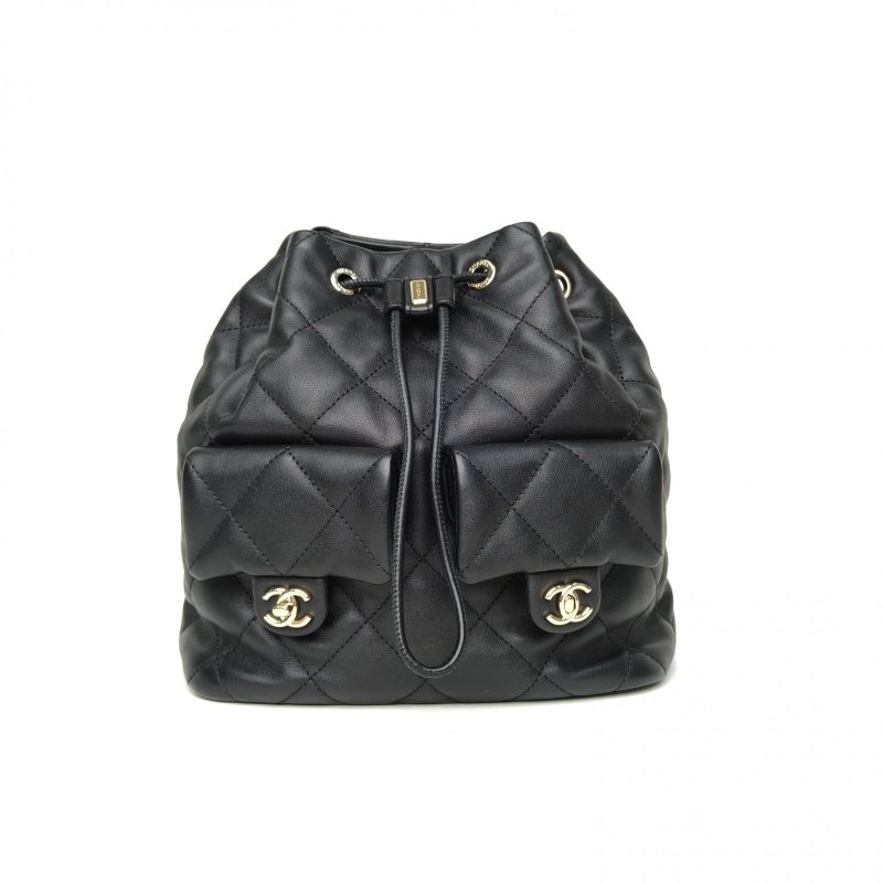 CHANEL 23B無蓋雙口袋抽繩雙肩包黑色牛皮晶片開淺金扣肩背包-0