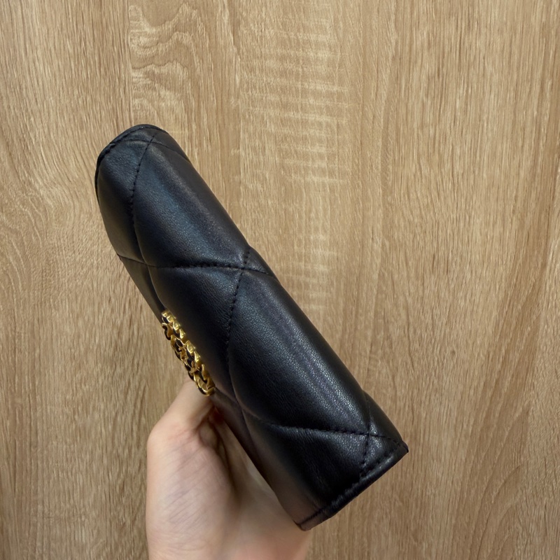 Chanel 黑羊皮霧金釦19下蓋中夾AP2700-4