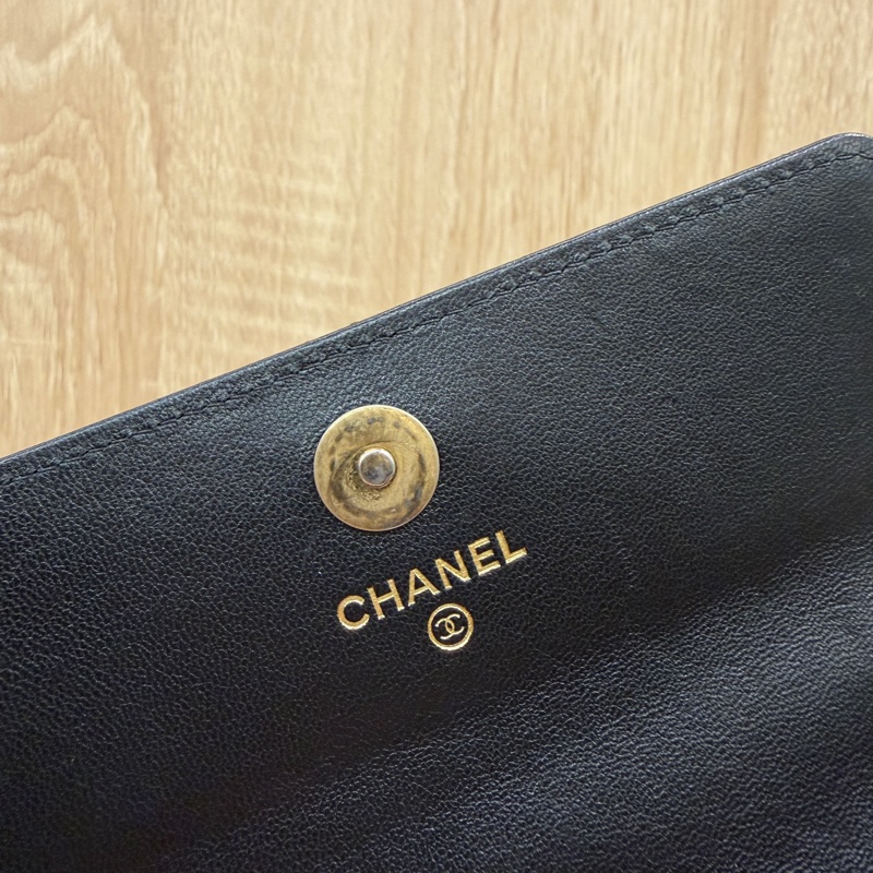 Chanel 黑羊皮霧金釦19下蓋中夾AP2700-12