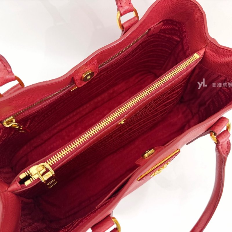 ❣Prada 紅防刮皮質金釦手提麗仕包-9