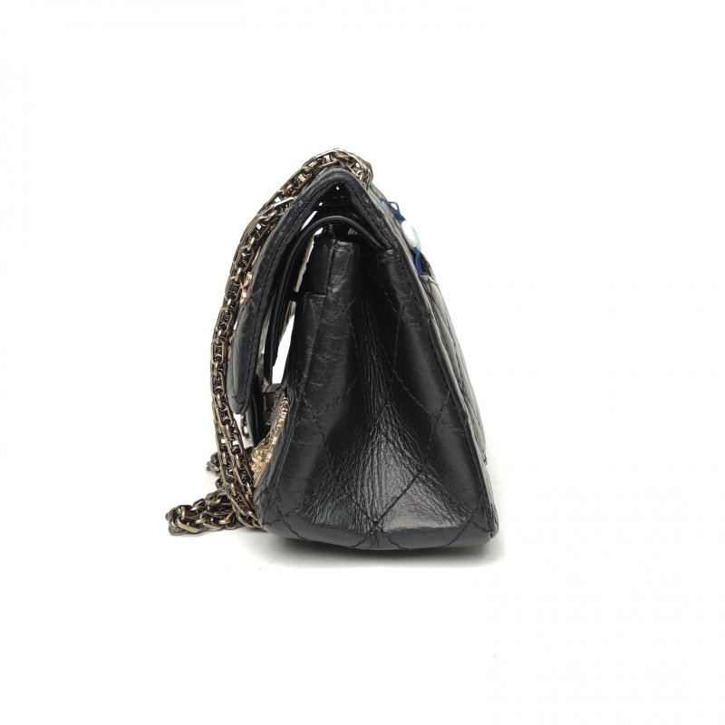 CHANEL 2.55口蓋包迷你20黑色牛皮20開銀扣5號蝴蝶徽章菱格紋肩背包-3