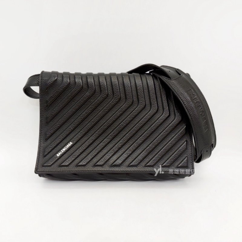 ❣Balenciaga 黑牛皮金釦下蓋8卡輪胎斜背包-0