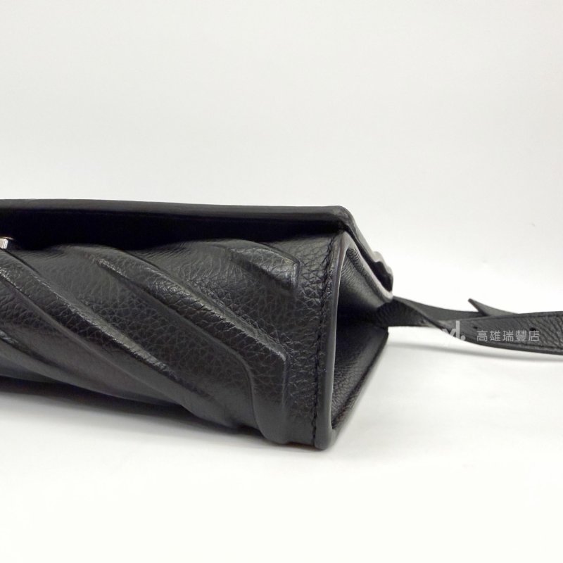 ❣Balenciaga 黑牛皮金釦下蓋8卡輪胎斜背包-4