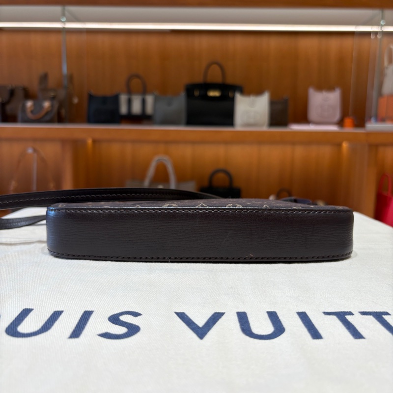 絕版復古小麻將・經典 Monogram 時髦中古風】Louis Vuitton Mini Lin Pochette｜老花帆布×焦糖棕色肩帶-4