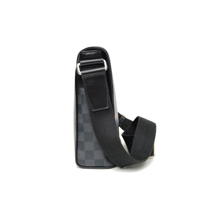 LOUIS VUITTON 黑棋格PVC2017DISTRICT郵差包小號25限量徽章肩背包-4