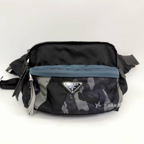 ❣Prada 黑拚迷彩尼龍銀釦三層胸口腰包