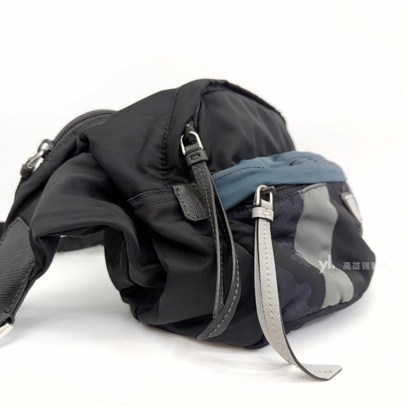 ❣Prada 黑拚迷彩尼龍銀釦三層胸口腰包-5