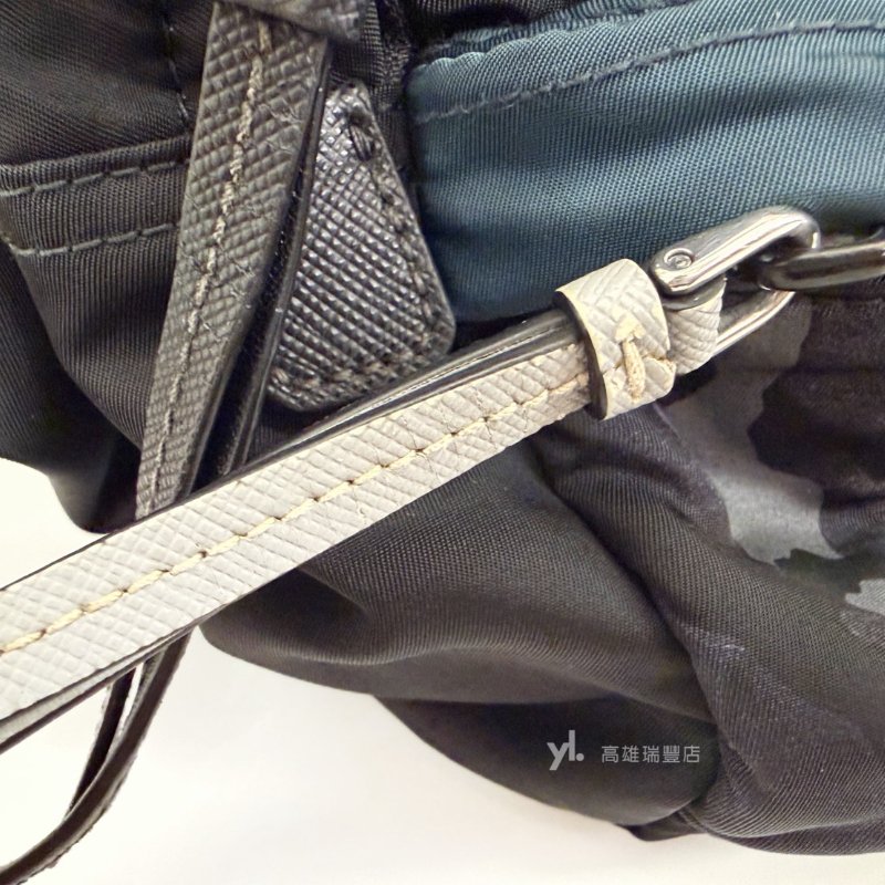 ❣Prada 黑拚迷彩尼龍銀釦三層胸口腰包-10