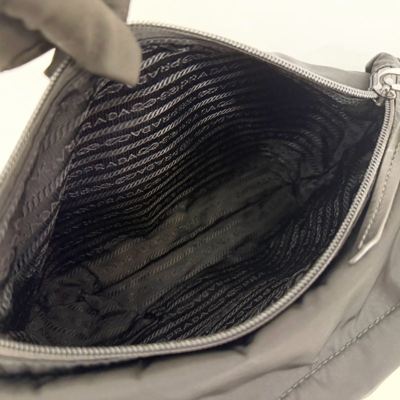 ❣Prada 黑拚迷彩尼龍銀釦三層胸口腰包-11