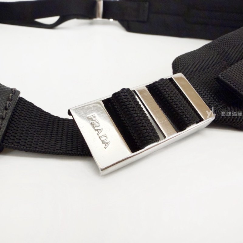 ❣Prada 黑拚迷彩尼龍銀釦三層胸口腰包-14