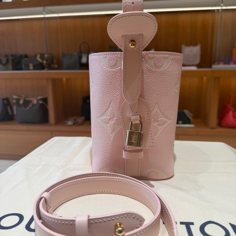 【夢幻櫻花粉】Louis Vuitton All In BB 水桶包｜甜美粉嫩皮革｜實用迷你容量｜附長背帶可肩背斜背-1