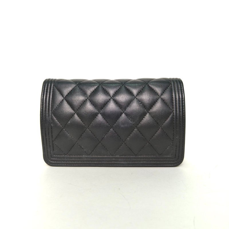 CHANEL LeboyWOC19黑色荔枝牛皮23開金扣菱格紋肩背包-2