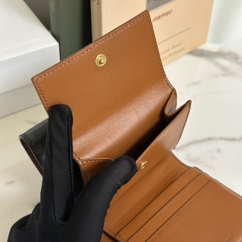 CELINE Triomphe凱旋釦老花三折短夾-5