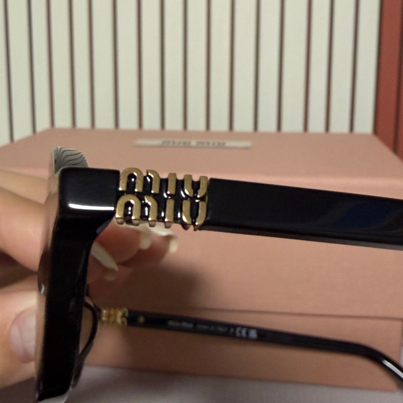 MIUMIU 書呆子太陽眼鏡 人氣款 SMU 04Z-F 1AB-5S0-9