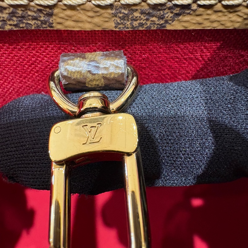 【時髦選擇】Louis Vuitton On The Go PM 手提/肩背包｜Monogram 雙色拼接｜附原廠背帶＆零錢包配件-4