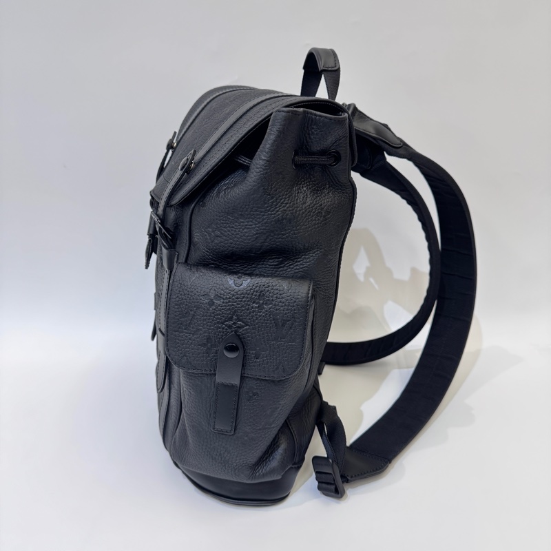 LV Christopher PM 黑壓紋牛皮束口下蓋後背包 晶片款-1