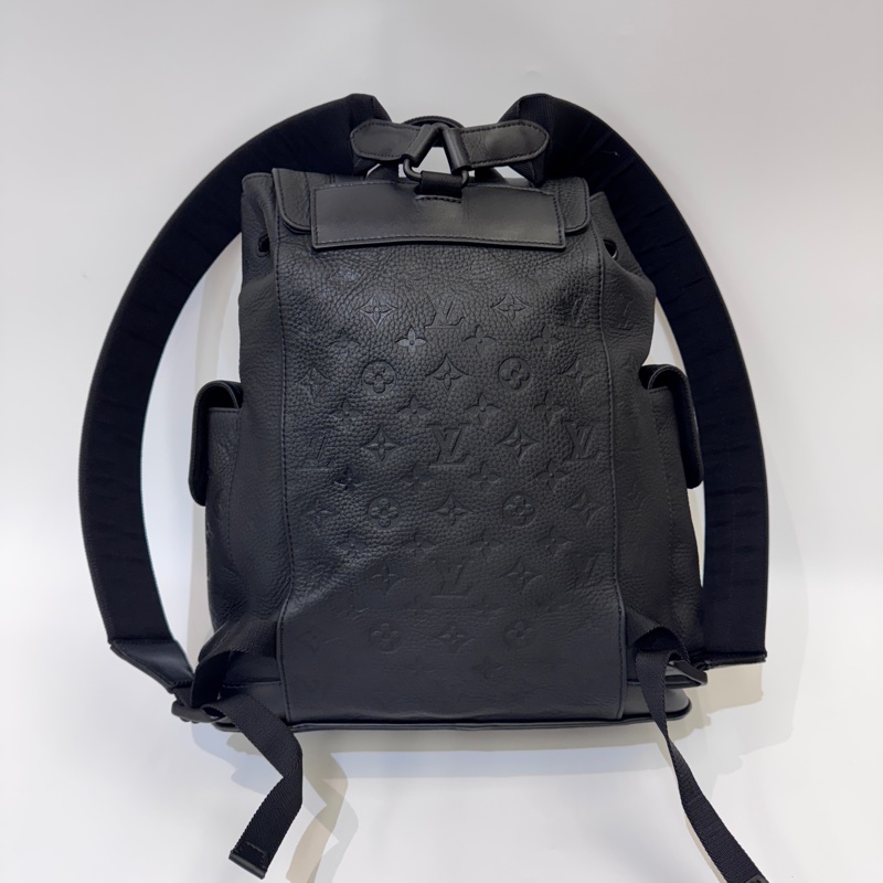 LV Christopher PM 黑壓紋牛皮束口下蓋後背包 晶片款-2