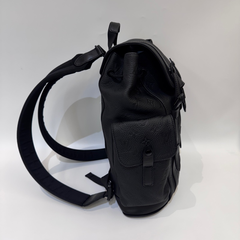 LV Christopher PM 黑壓紋牛皮束口下蓋後背包 晶片款-3