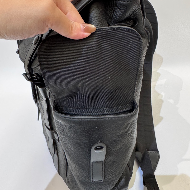 LV Christopher PM 黑壓紋牛皮束口下蓋後背包 晶片款-17