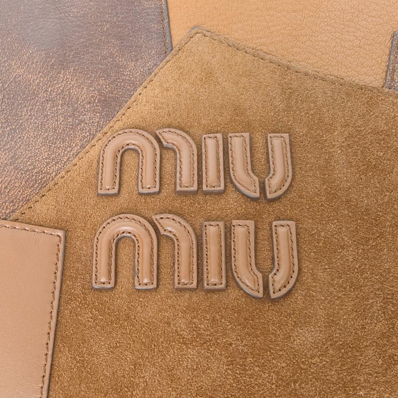 MIU MIU IVYTote托特包棕色牛皮/羊皮/麂皮金扣肩背包-4
