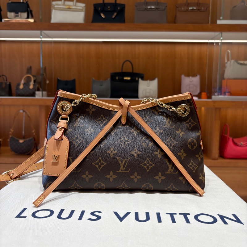 【實力派百搭日常包】Louis Vuitton CarryAll BB 老花肩背包|經典 Monogram|附行李吊牌與金鍊|輕盈大容量-0